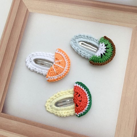 刺繍糸で編んだ、フルーツ ヘアピンセット