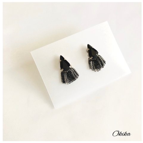 Swarovski（スワロフスキー）×チェーン ピアス【Black×silver】