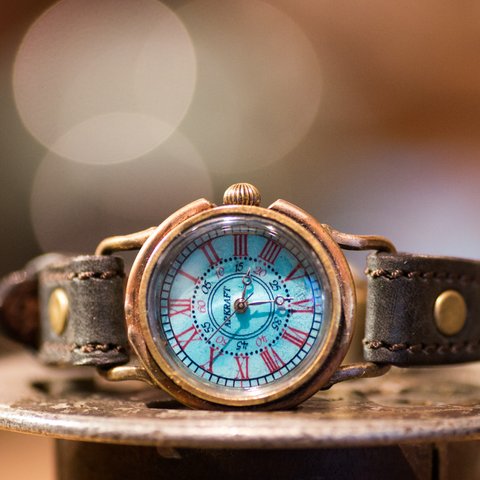 青サビで色付けした印象的な青が特徴の腕時計(Addy Small/店頭在庫品)