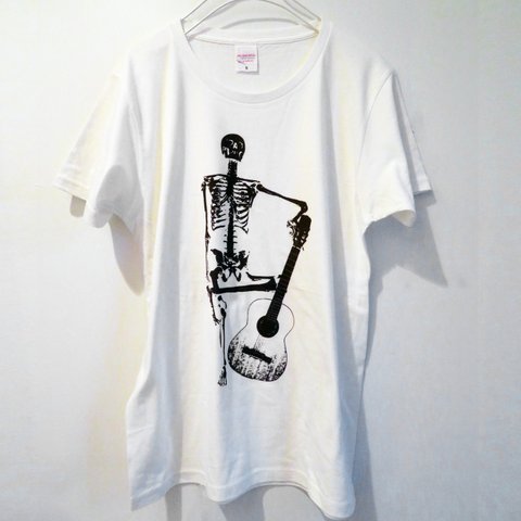 骸骨とギターの音楽Ｔシャツ ～ 【バニラホワイト】 ユニセックス 半袖クルーネックTシャツ