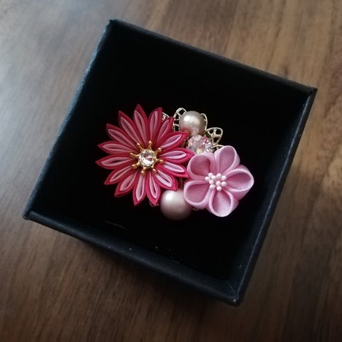 つまみ細工　小花のコサージュ　ピンク