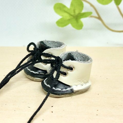 革細工  ローカット丸ブーツ　一足　miniature boots.