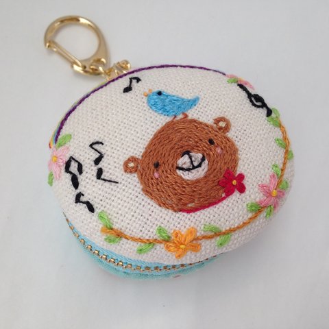 手刺繍マカロンポーチ　たまご型