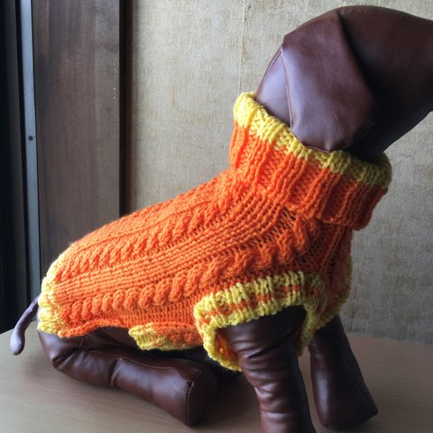 オレンジ、黄色あったか縄編み犬のセーター