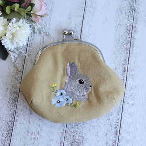 がまぐちポーチ　うさぎ刺繍　ネザーランドドワーフ　グレー