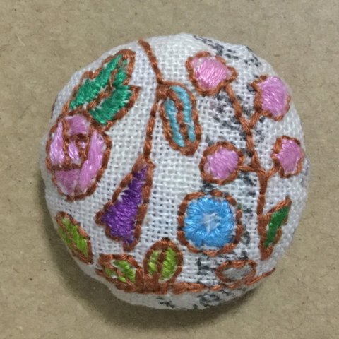 -Jonquille- フラワー刺繍  くるみボタン風ヘアゴムorブローチ①