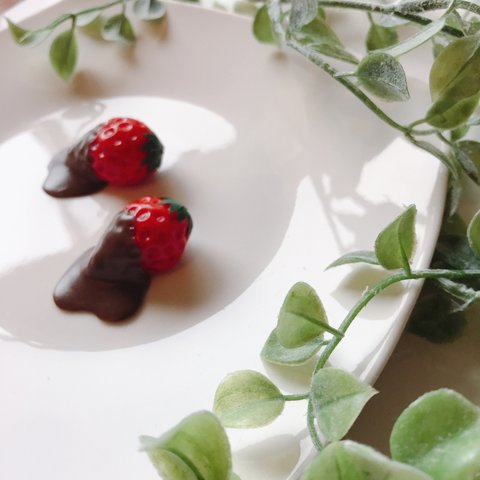 イチゴのチョコレートフォンデュ マグネット