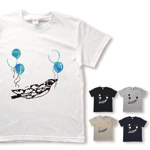 空を飛びたいペンギンのTシャツ