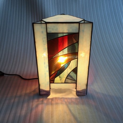 アンティークガラスのトライアングルランプ