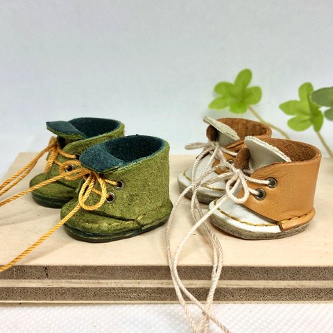 革細工  ミニチュア丸ブーツ　一足　miniature boots.