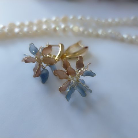 ゆらゆら❥くすみカラーの花束イヤリング／ピアス