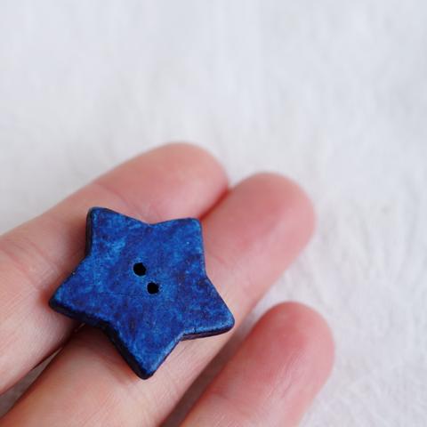 (1個) 28mm 青い 星の大きいボタン　ドイツ製