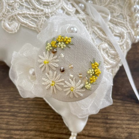 刺繍ブローチorヘアゴム✳︎マーガレットとミモザの花束