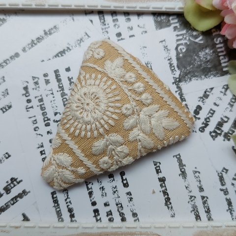 インド刺繍 ヘアクリップ リボン レース おおぶり 三角 ヘアアクセサリー クリップ  イエロー ホワイト パッチンピン ヘアピン バレッタ