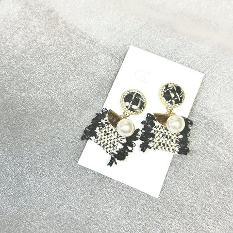 フリンジリボン🎀のクラシカルピアス🫧パール付き 黒/ブラック🖤