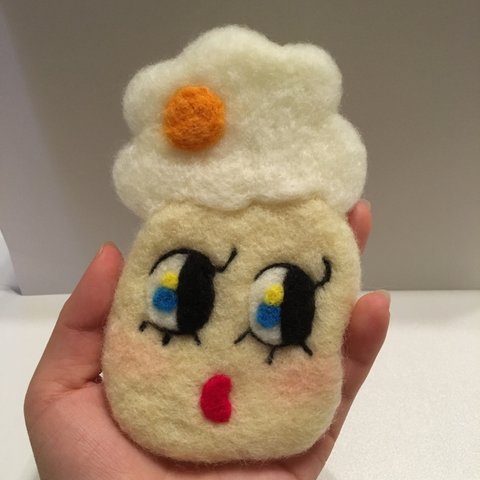 🥚タマ子さん🐑羊毛フェルト🐑バッチ🥚