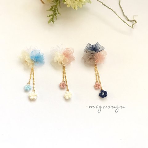 【新作】3色のオーガンジーリボンと手編みのお花 イヤリングorピアス 