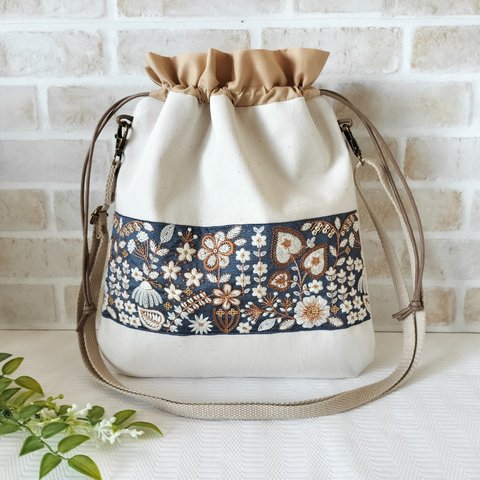 インド刺繍リボン(ブルーグレー)　巾着ポーチ　布バッグ　ポシェット　ショルダー紐付き　お出かけやお散歩に♪