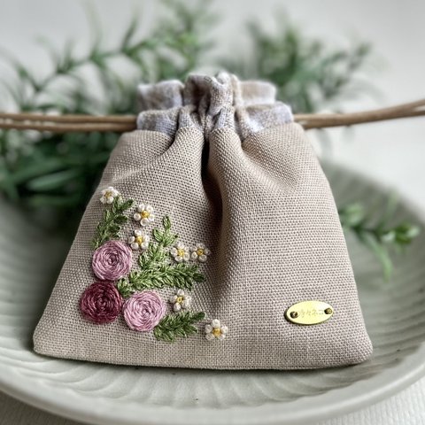 手刺繍お花の小さな巾着
