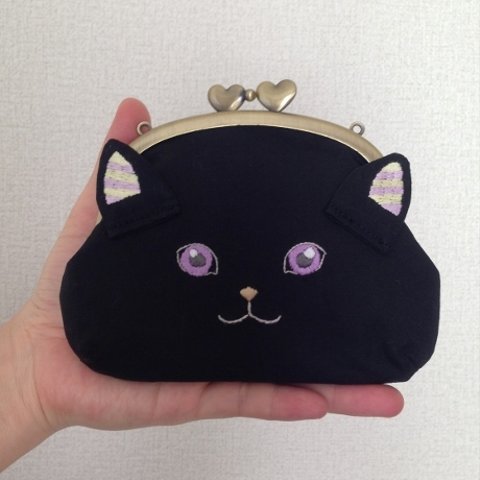 耳付き＊黒猫の刺繍がま口ポーチ(パープル）