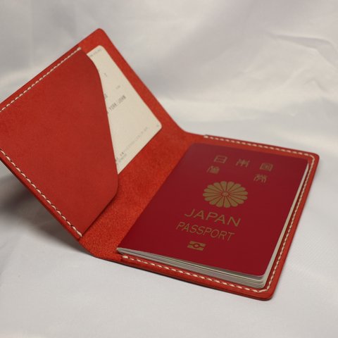 ヌメ革 手縫いのパスポートケース（レッド色）【送料無料】