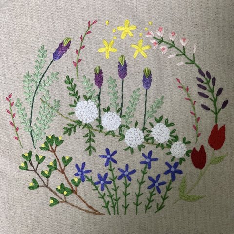 専用ページ［ラベンダーと小手毬の刺繍額装用］