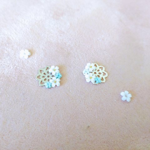 白いお花と青いお花 ピアス＆イヤリング #樹脂ピアス #樹脂ノンホールピアス #ステンレスピアス