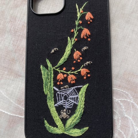 iPhone13 ケース　手刺繍　クモ　ゴスロリ　リネン