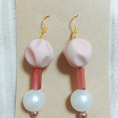 アクリルビーズの ピアス    p/p