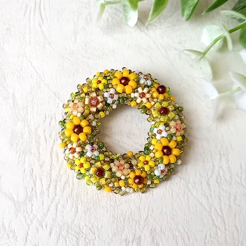 フラワーリースブローチ＊日傘をどうぞ　ひまわりさん！＊ビーズ刺繍