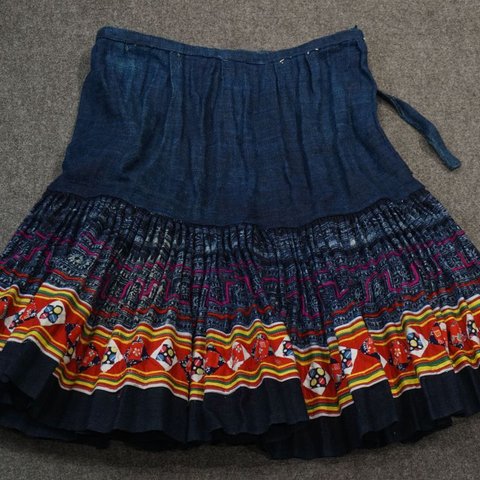 貴州苗族の刺繍付きスカート100%ハンドメイド 手織プリーツスカート Bohoスタイルな女性ためのドレス #232