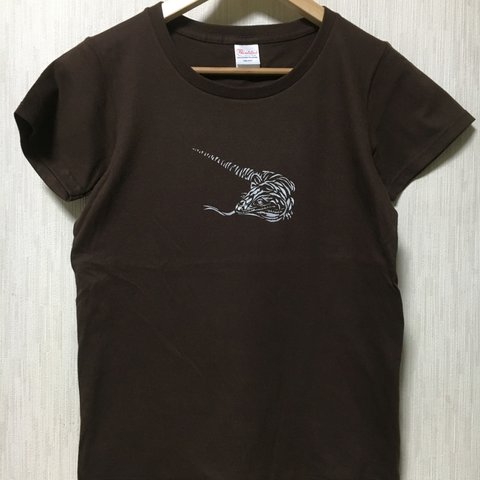 テグーTシャツ B