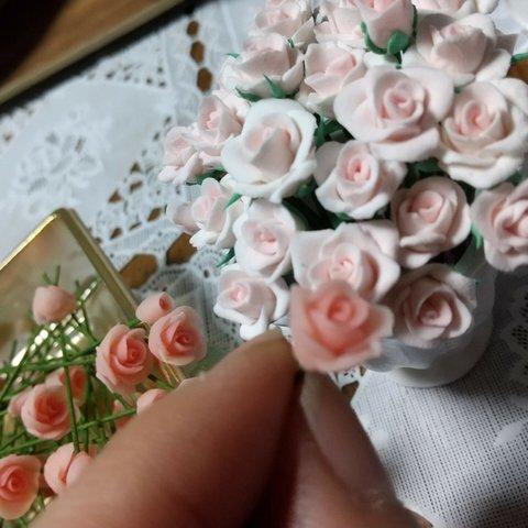 ピンクのバラ 5本 ドールハウスに 樹脂粘土の薔薇 約1cm