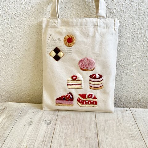 Cafe-sweets☆羊毛刺繍 キャンバストート〜いちごのケーキ🍰🍓🍰