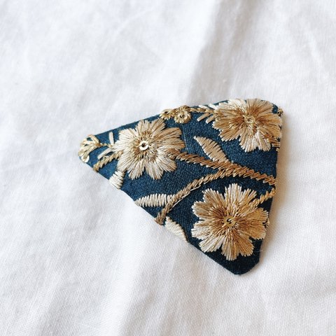 【再販】インド刺繍リボン♡三角ピン　ヘアピン　ぱっちんピン