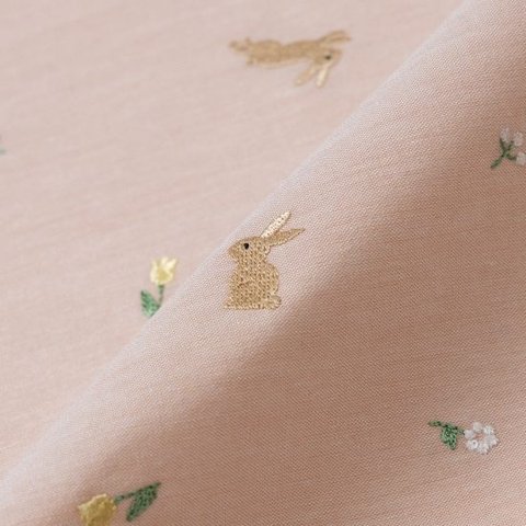 刺繍生地 【おさんぽうさぎ/ピンクベージュ】 カットクロス 綿ポリ