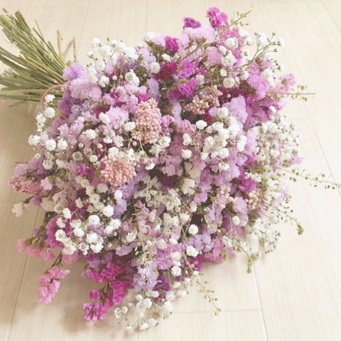 ♡ドライフラワーとかすみ草の花束 ブーケ♡クラッチブーケ　スターチス　ウェディングブーケ