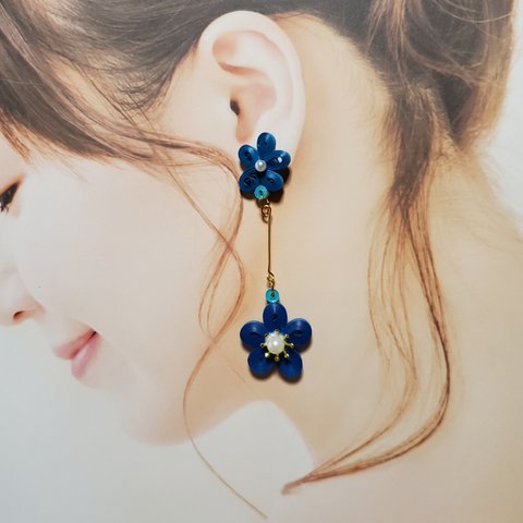 お花のピアス(ブルー)