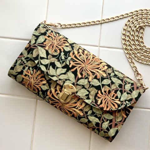 【cloth wallet shoulder】William Morris Honeysuckle軽やかショルダーバッグ　ウィリアムモリス　ハニーサックル　長財布ショルダー　スマホショルダー