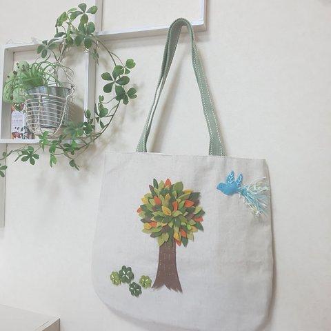 幸せの青い鳥と木と＊刺繍アップリケバッグ