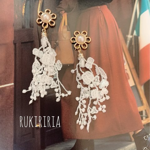 RUKIRIRIA #441 パールフラワー×ロングタッセルピアス  大ぶりピアス 大ぶりイヤリング 