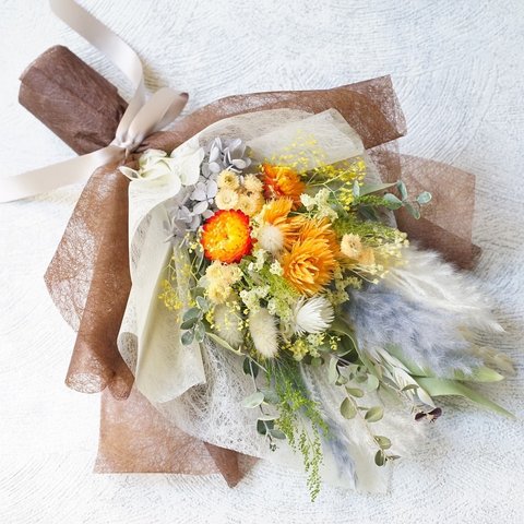 【誕生日・ギフト・母の日】 Olivia オレンジのドライフラワー花束　スワッグ　2way 韓国風ラッピング　