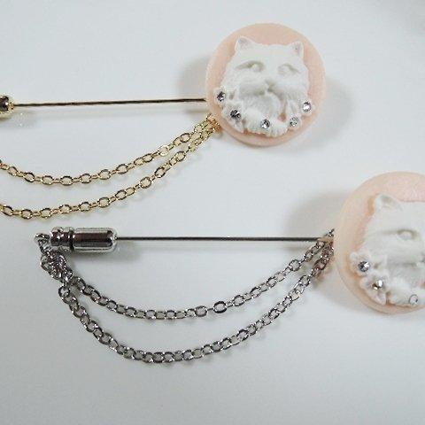 （985）①ゴールドカラーsold out！おすましねこちゃん　アクリルカメオ　チェーン付きハットピンタイプ