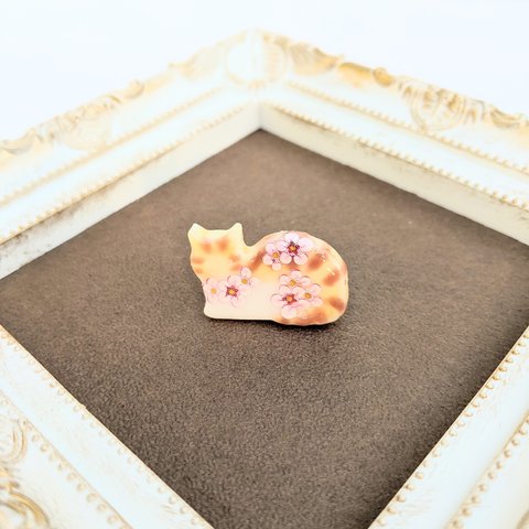 【SALE】猫と桜のピンバッチ🌸