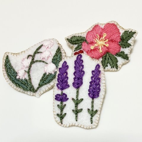 手描き刺繍ブローチ【北海道の花】