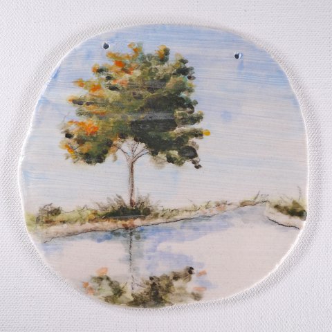 陶板画-湖畔に映る樹木-下絵付けによる風景画