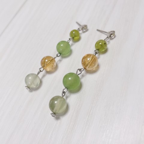 春を感じる🎶グリーンと黄色ののうぐいすピアス💚💛💚🌳🦜