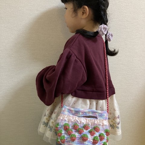 誰ともかぶらない！イチゴがいっぱい♡お子様用カラフルポシェット☆