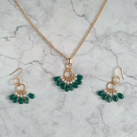 雫のタッセルピアス/イヤリング & ネックレス ２点セット (翡翠色);   Tassel earring & necklace (jade)