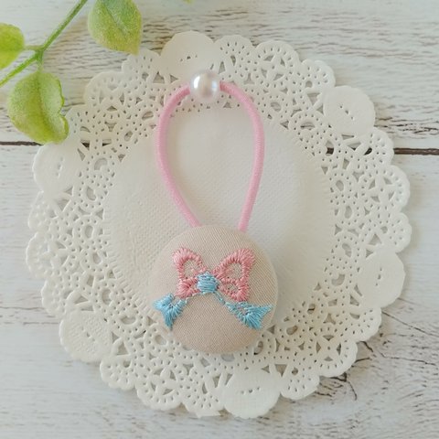 春色＊リボン刺繍＊ピンク地＊ヘアゴム＊くるみボタン＊パール付＊キッズ子供用